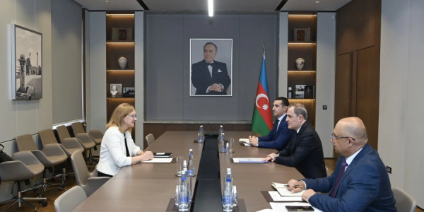 Estoniyanın yeni səfiri etimadnaməsinin surətini Ceyhun Bayramova təqdim edib