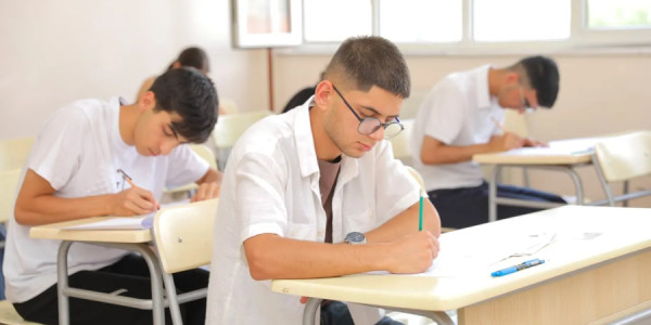"Tibb"i seçən abituriyentlər -