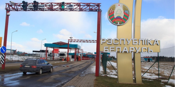 Latviya-Belarus sərhədində avtomobillərin buraxılışı tam bərpa edilib