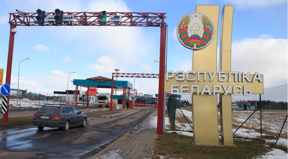 Latviya-Belarus sərhədində avtomobillərin buraxılışı tam bərpa edilib