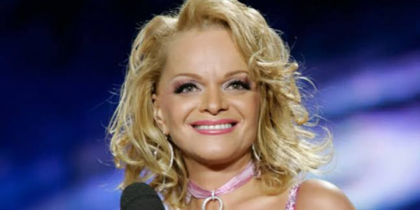 Larisa Dolina süni intellektin yazdığı mahnılara qarşı çıxdı