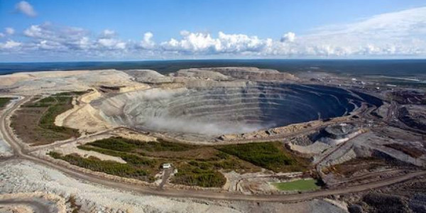 "Alrosa"nın almaz ehtiyatı 1 milyard karata çatır