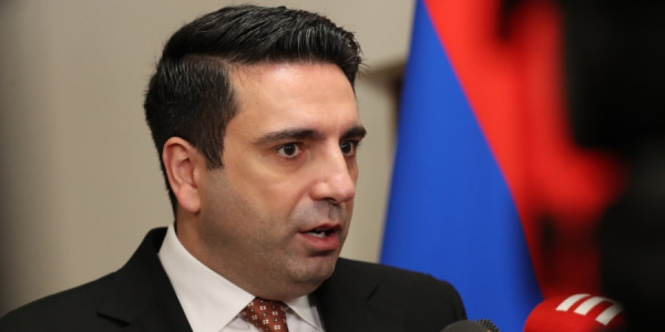 Ermənistan Parlamentinin keçmiş sədri yeni rəhbərli təbrik edib