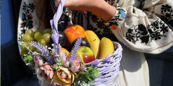 Alma Xilasında kilsədə hansı məhsullar təqdis olunur?