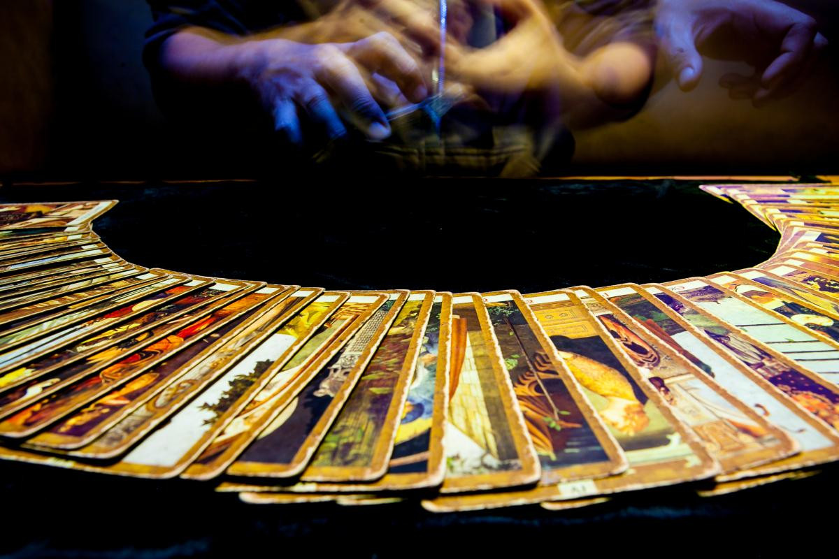 6 avqust üçün Tarot falı: Bürcləri hansı sürprizlər gözləyir?