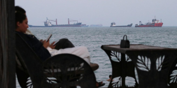 Bəqai: İran və Oman Hörmüz boğazındakı gəmiçilik marşrutunun parametrlərini razılaşdırıb