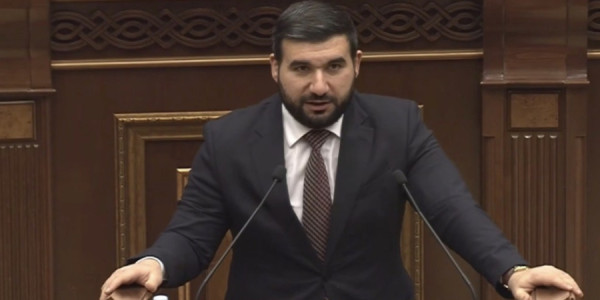 Ermənistan parlamentinə vitse-spiker seçilib
