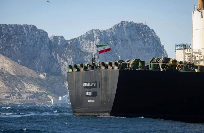 ABŞ İran neftinə tətbiq olunan sanksiyaları yumşalda bilər