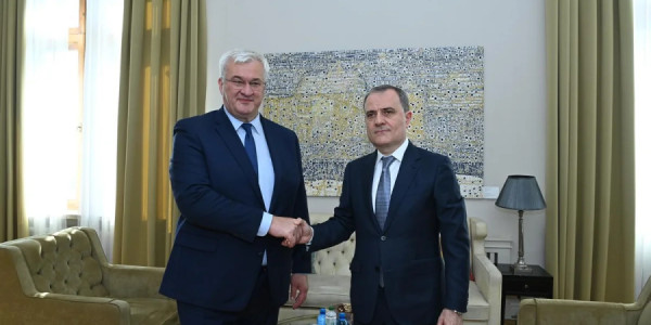 Ceyhun Bayramov və Andrey Sibiqa Kiyevdə danışıqlar aparırlar