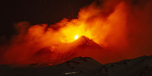 Etna vulkanı yenidən oyandı: İtaliyada hava nəqliyyatı iflic olub