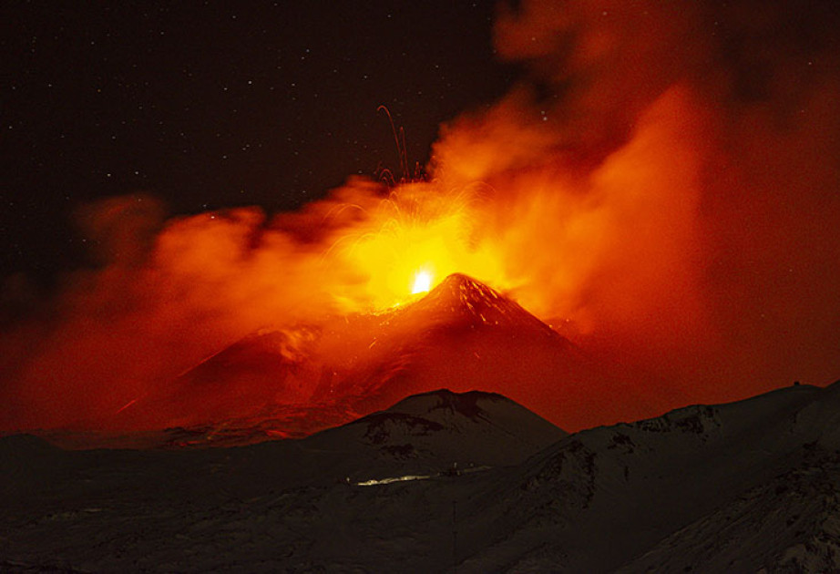 Etna vulkanı yenidən oyandı: İtaliyada hava nəqliyyatı iflic olub