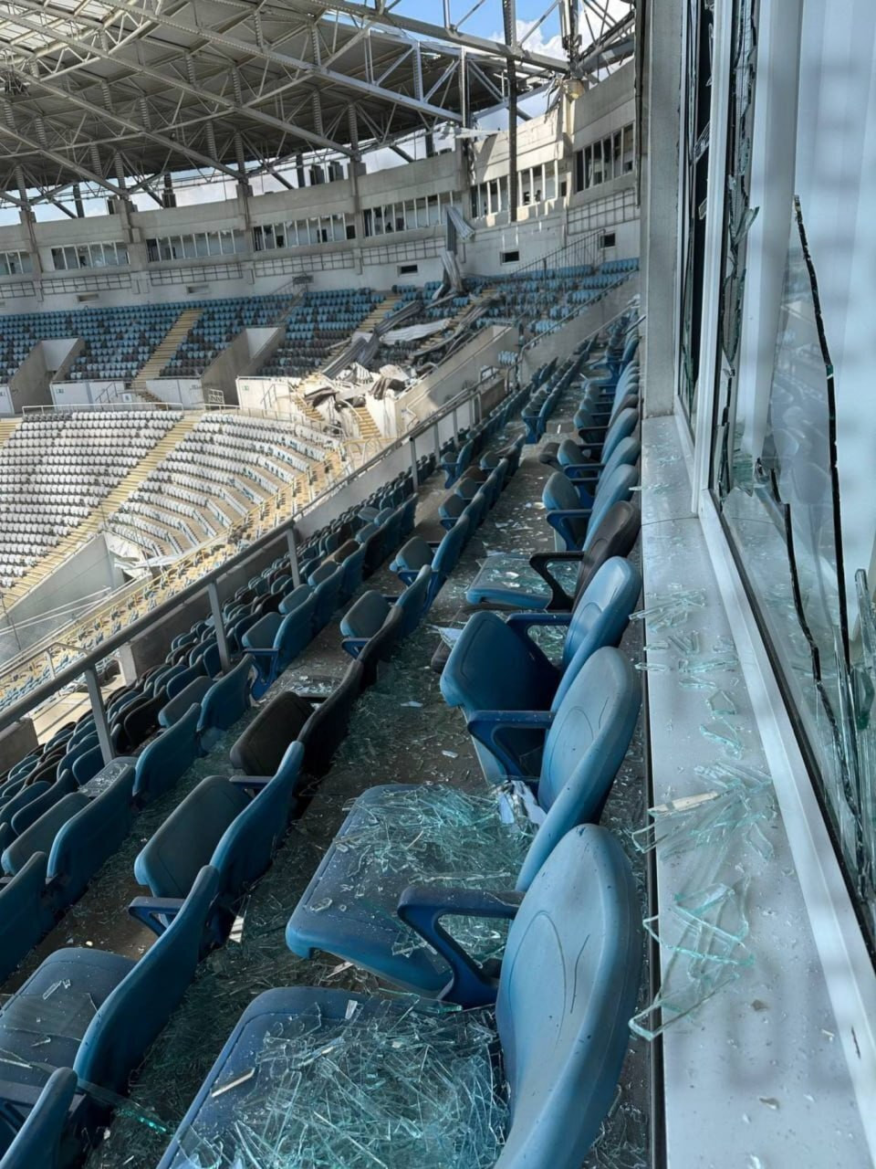 Stadiona bu dəfə top yox, raket atılıb - yaralı var