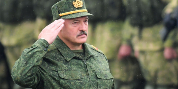 Lukaşenko belarusluları boş evləri almağa çağırdı