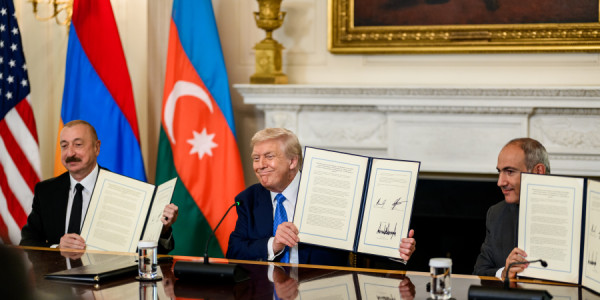 Azərbaycan sülh vasitələrini birləşdirən strategiya həyata keçirir -