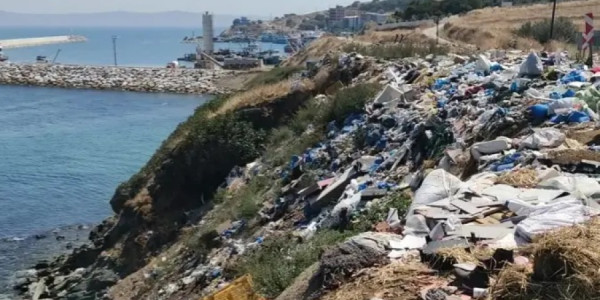 Kapıdağ Yarımadasında yol kənarları zibilliyə çevrilib