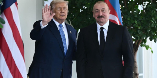 Trampın Azərbaycan və Ermənistan liderləri ilə müzakirəsinə diqqətçəkən fərq: