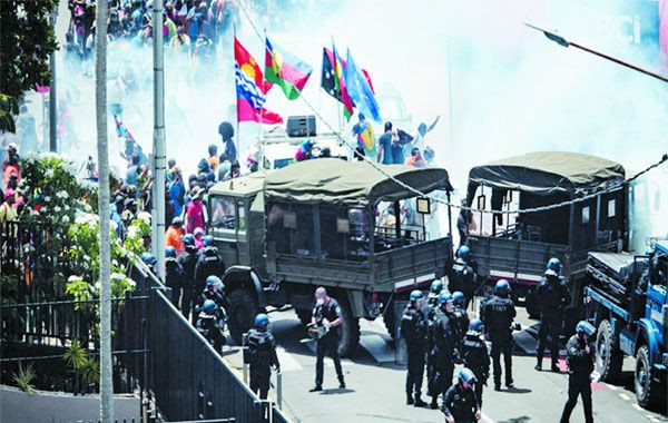 Fransa və Niderland əsarət altındakı xalqların hüquqlarını kobud şəkildə pozurlar