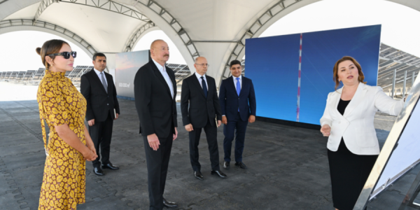 İlham Əliyev Naxçıvan şəhərində "Şəms 1" və "Qərbi Üfüq" Günəş Elektrik stansiyalarında görülən işlərlə tanış olub