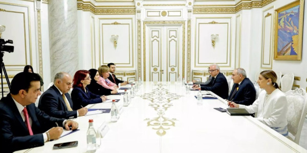 Paşinyan ərəb ölkələrinin səfirləri ilə görüşüb