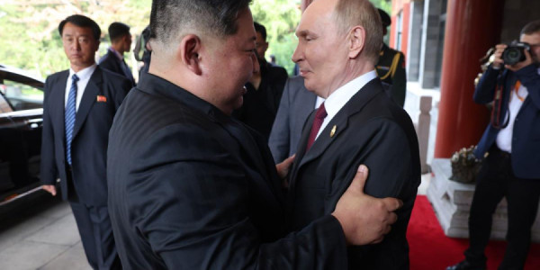 Putinin yeni silah ortağı: Şimali Koreya raketləri Ukrayna səmasında