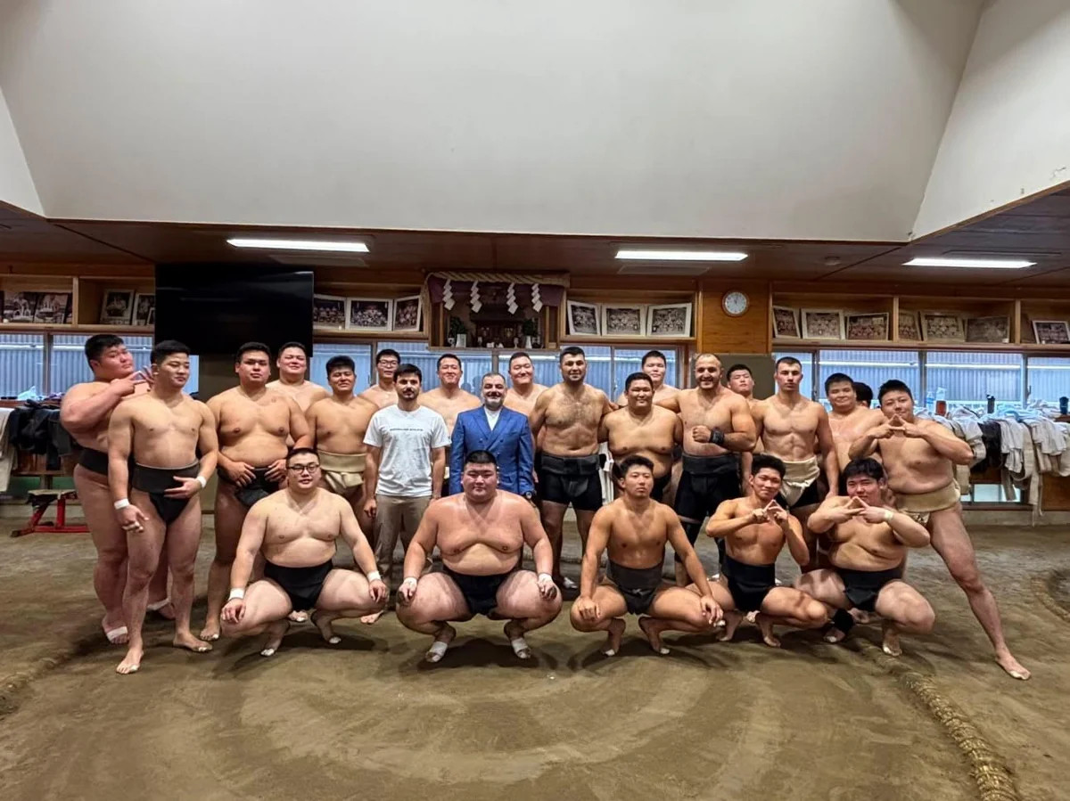 Azərbaycanın Yaponiyadakı səfiri Fərid Talıbov sumo millisinin üzvləri ilə görüşüb