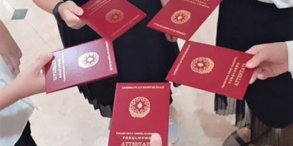 Bakı məktəblərində fərqlənən məzunların