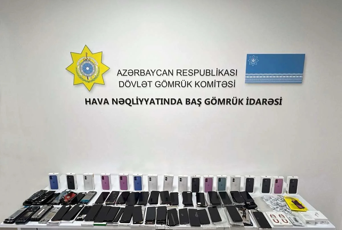 17 “iPhone”u GÖMRÜKDƏN