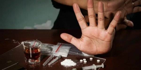 Hüquqşünas partiya sədrinə qarşı -