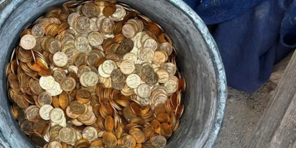 Belçikada divarın içindən 9 milyon avroluq qızıl xəzinəsi çıxdı