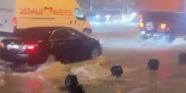 Güclü leysan Tbilisini iflic etdi: küçələri su basıb
