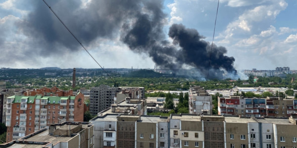 Yenakiyevoda hipermarketə hücum: yaralılar var