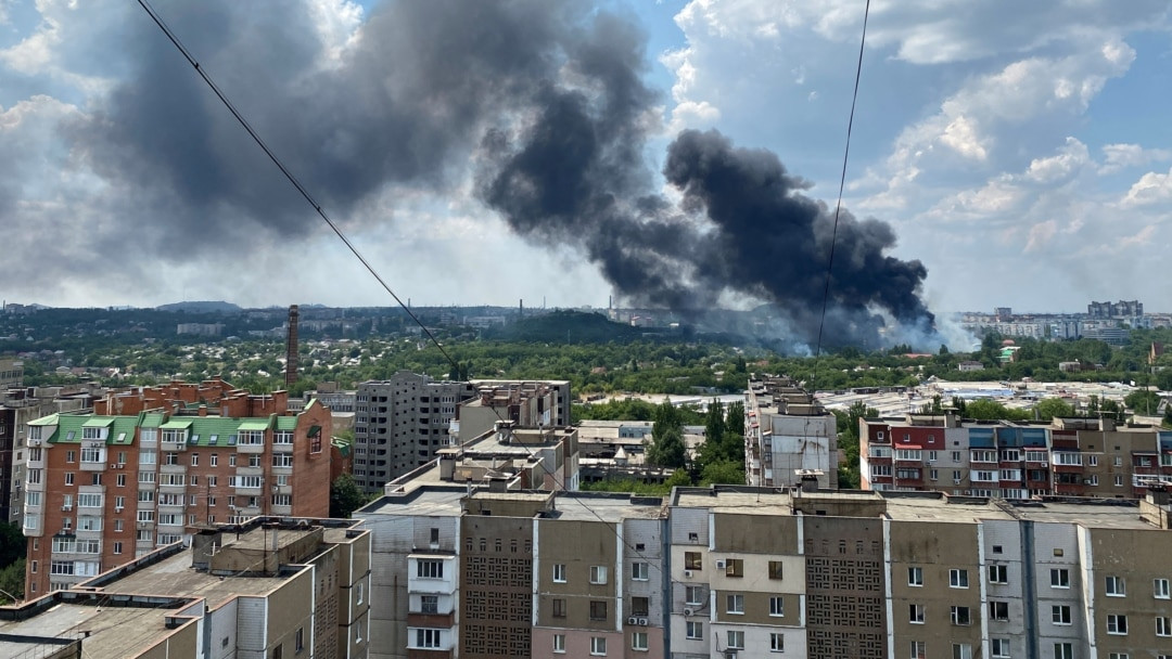 Yenakiyevoda hipermarketə hücum: yaralılar var