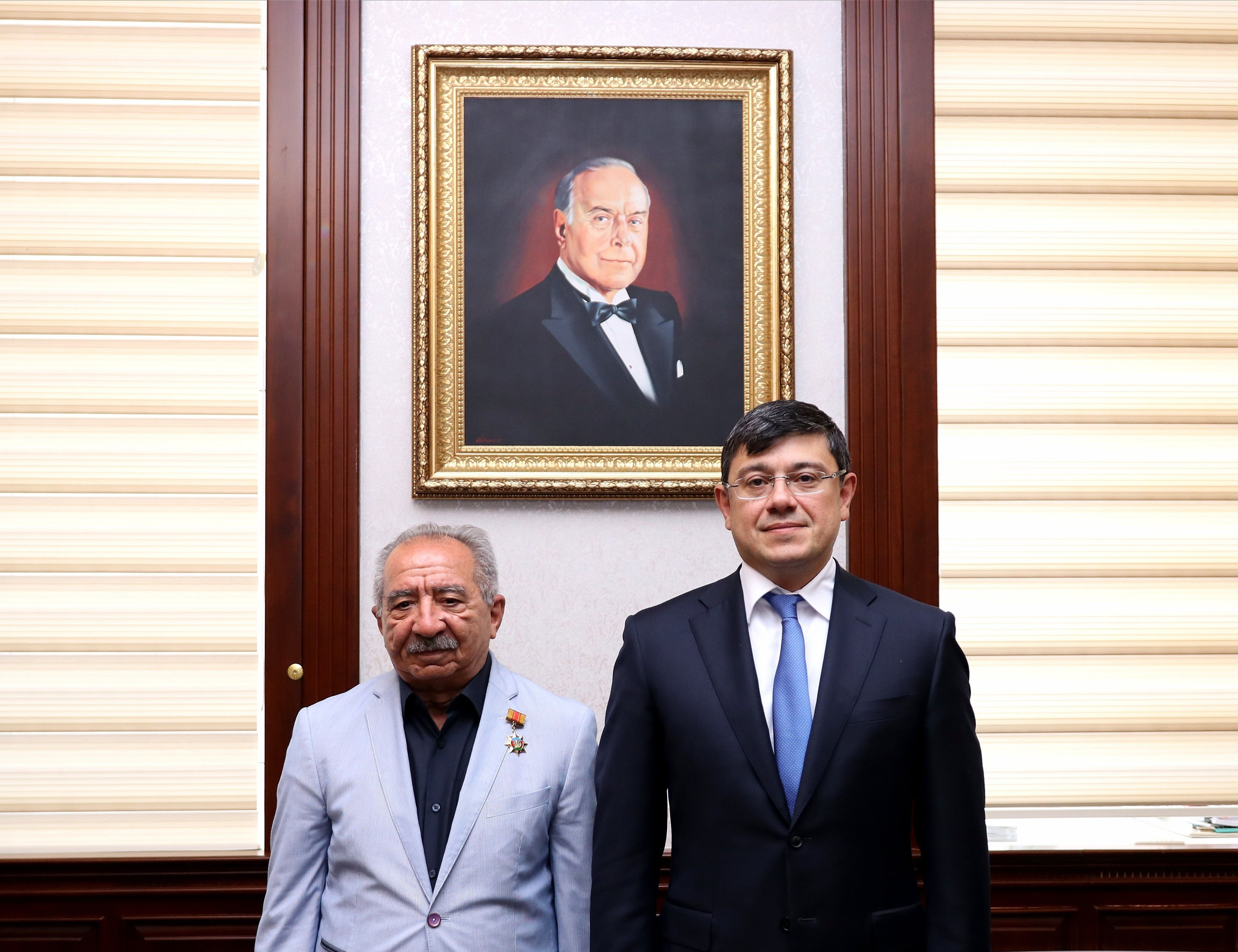 Fuad Muradov Belarusda fəaliyyət göstərən mərkəzin rəhbərini qəbul edib