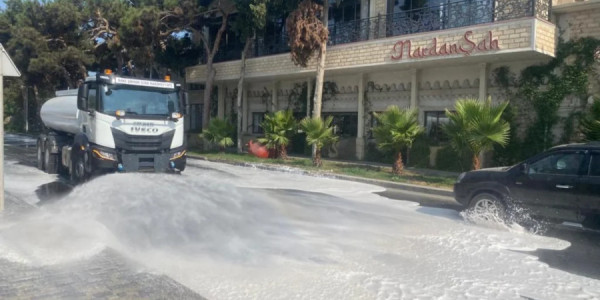 Bakının əsas küçə və prospektləri yuyulub