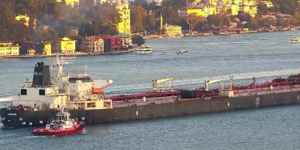 Rusiya “kölgə donanması” tankerlərini şəbəkələrlə təchiz edir