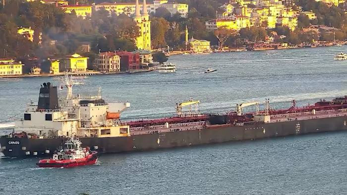 Rusiya “kölgə donanması” tankerlərini şəbəkələrlə təchiz edir