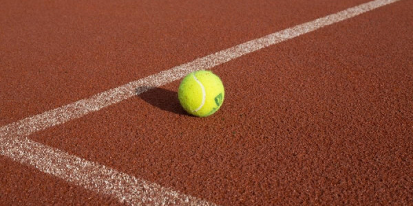 Uzun uçuşlarda tennis topu əzələ gərginliyini azaltmağa kömək edə bilər