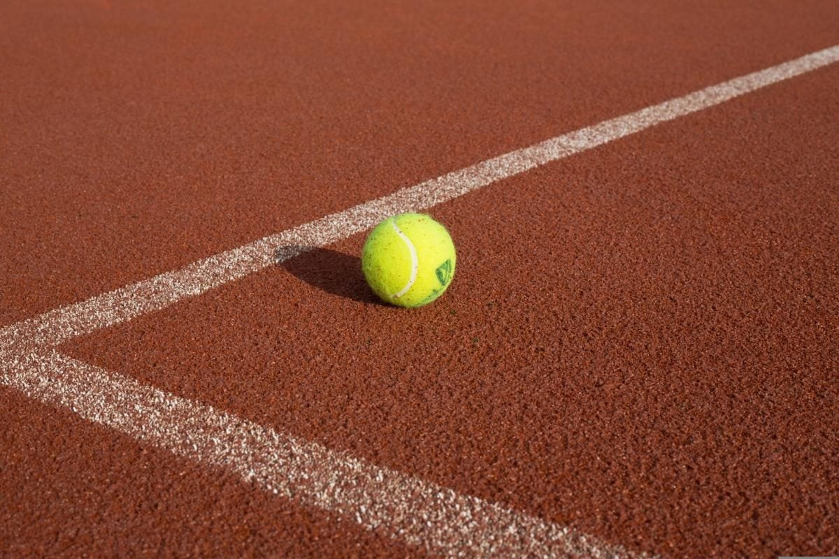 Uzun uçuşlarda tennis topu əzələ gərginliyini azaltmağa kömək edə bilər