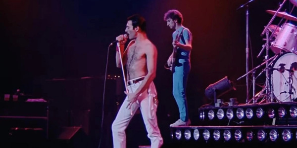“Under Pressure” 45 il sonra yenidən çartda