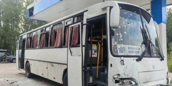 Belqorodda avtobusa zərbə - Ölən və yaralananlar var