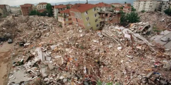 17 Avqust 1999 zəlzələsinin izləri dənizin altında