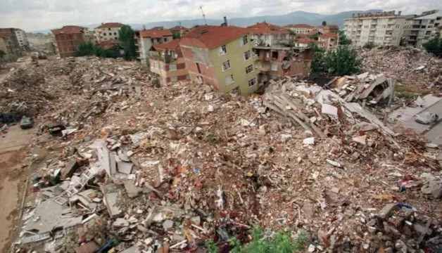 17 Avqust 1999 zəlzələsinin izləri dənizin altında