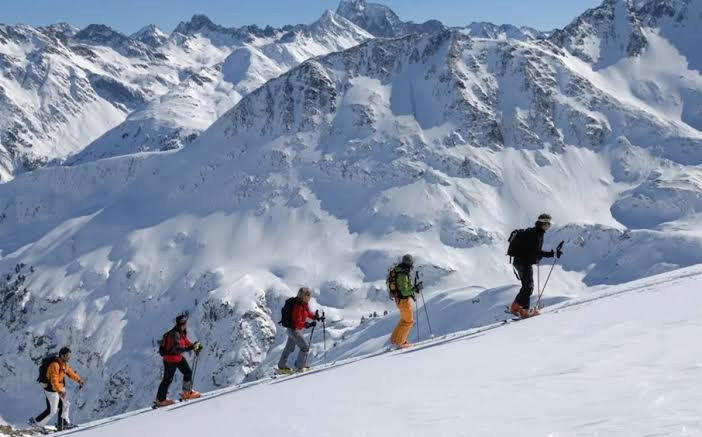 Elbrus dağında 8 nəfər itkin düşüb