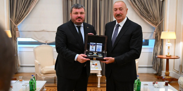 İlham Əliyevə "İrpen şəhərinin fəxri vətəndaşı" vəsiqəsi təqdim edilib
