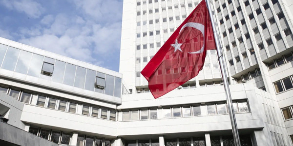 Türkiyə İsrailin Suriyadakı aviabazaya zərbələrini pislədi