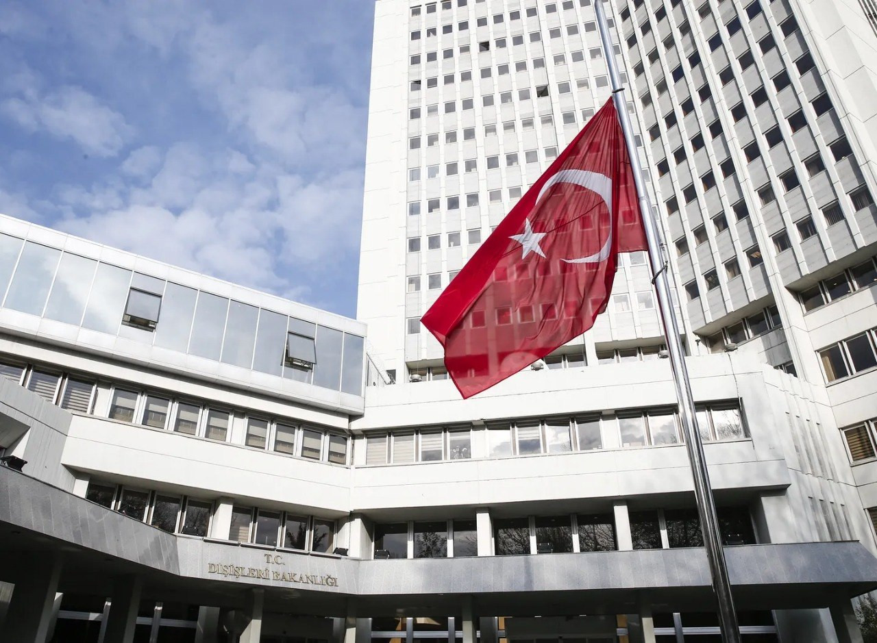 Türkiyə İsrailin Suriyadakı aviabazaya zərbələrini pislədi