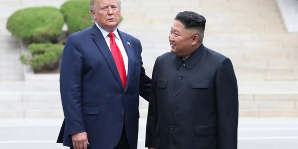 Tramp ilin sonunda Şimali Koreya lideri ilə görüşəcəyinə ümid edir