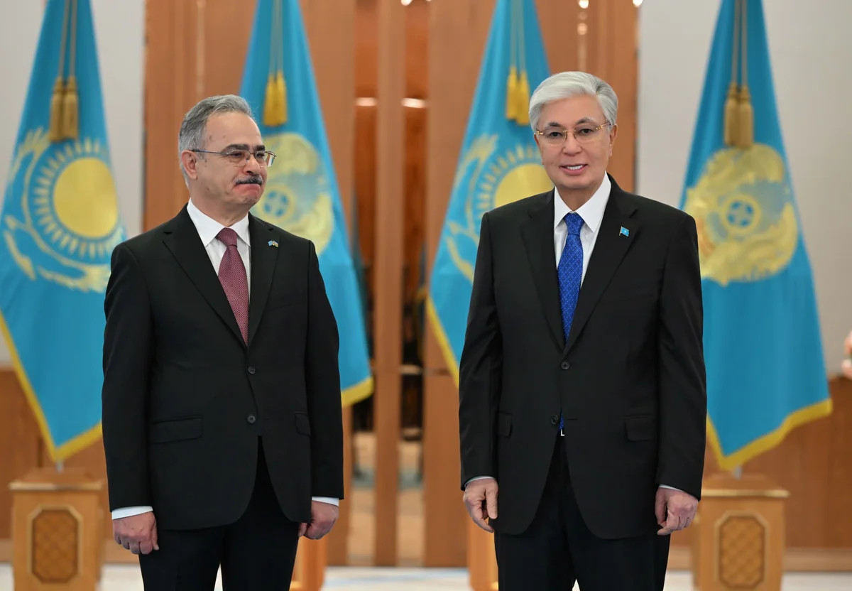 Əlimirzamin Əskərov Tokayevə etimadnaməsini