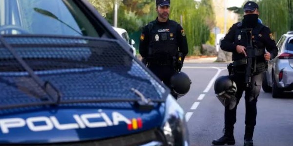 İspaniya polisi Seutada miqrant düşərgəsini