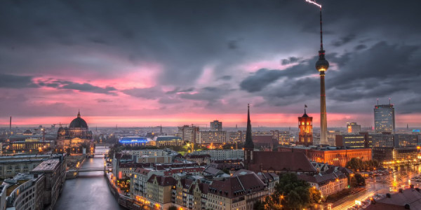 Berlin yaxınlığında gizli silah anbarı aşkarlandı